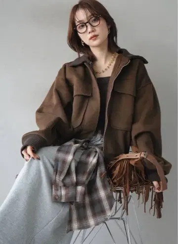 울 터치 옷깃 리브 스텐 칼라 숏코트 블루종/lumier 같은 형태