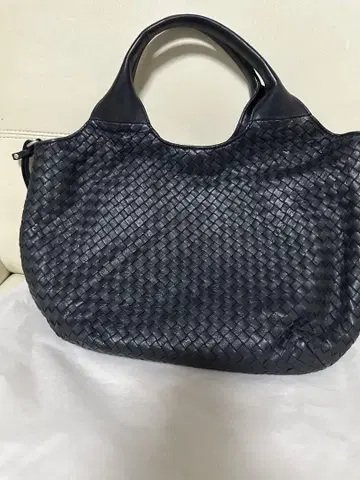 [ 새상품급 ] 블랙 가죽 핸드백 뜨개질 디자인