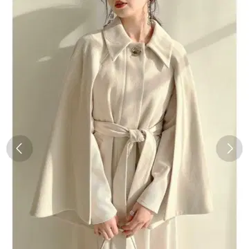 dazzlin (다즈린) 케이프 플레어 자켓 코트 (라이트 베이지)