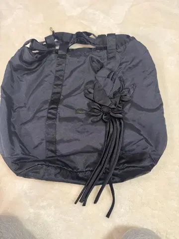 포테치노 블랙 플라워 모티브 백