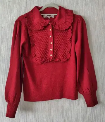 새상품 슈퍼뷰티42 빨간색 프릴 니트 스웨터 골드 버튼 포함