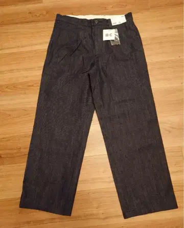 UNIQLO 턱 스트레이트 팬츠 데님 다크 네이비 2025 인디고 82