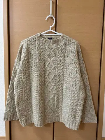 이치 이치 베이지 케이블 니트 긴팔 스웨터