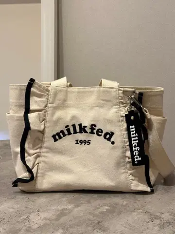 MILKFED. 밀크페도 프릴 토트백