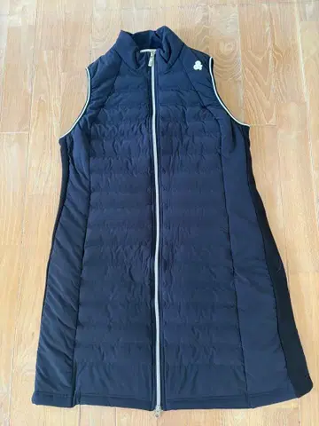 and per se 네이비 슬리브리스 원피스