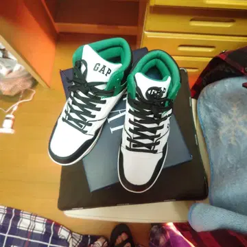 GAP 화이트 그린 하이컷 스니커즈