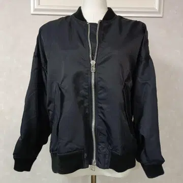 near .nippon MA-1 블랙 자켓