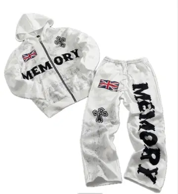 화이트 MEMORY 후드티와 팬츠 세트