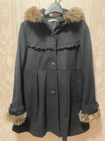 퍼가 달린 프릴 디자인 롱 코트 엑시즈팜