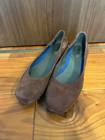 CAMPER 브라운 스웨이드 플랫슈즈 사이즈 38