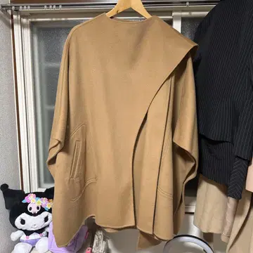 컨디션 최상 Lallia M 베이지 판초 착용 횟수 1회