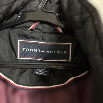 TOMMY HILFIGER 블랙 다운 자켓