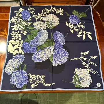 만테로 컬렉션, 이탈리아제, 아름다운 수국 스카프, 미사용.