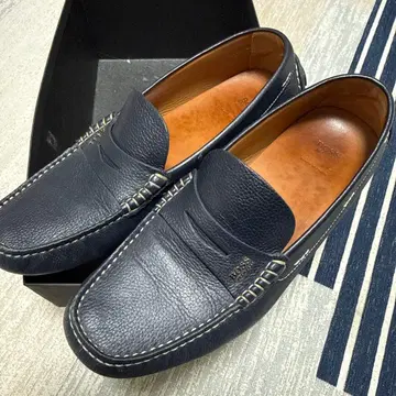 HUGO BOSS 네이비 가죽 로퍼