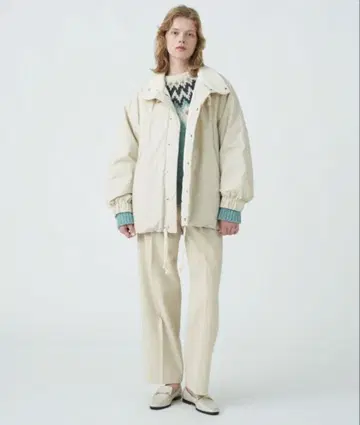 투모로우랜드 브러쉬드 호스 크로스 스탠드 넥 코트