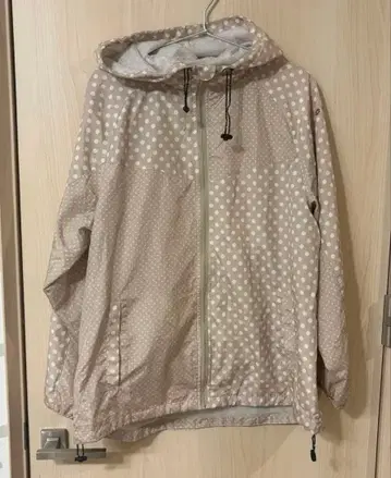 로또 도트 무늬 후드 부착 점퍼 포켓터블 3L 베이지