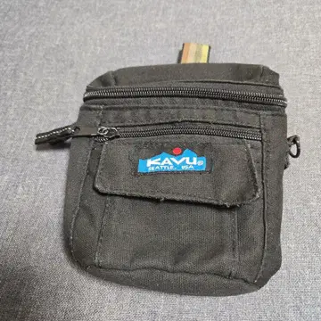 KAVU 블랙 바디백