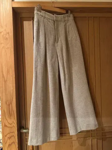 라이트 그레이 스트레이트 팬츠