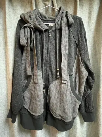 [ coyseio ] EARMUFFS HOOD ZIP-UP