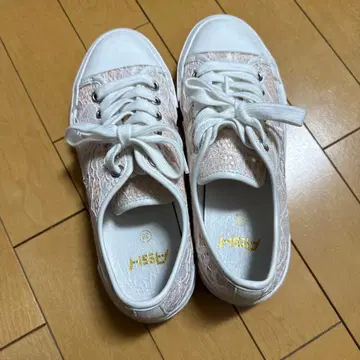 ASH 레이스 소재 화이트 스니커즈