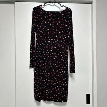 agnis b. 블랙 베이스 빨간색 패턴 긴팔 원피스 사이즈 1