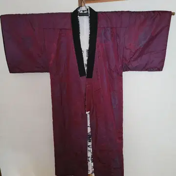 단젠 아래 달린 단젠 크림슨 꽃무늬