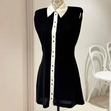 ZARA 슬리브리스 카라 부착 버튼 미니 원피스 화이트 네이비