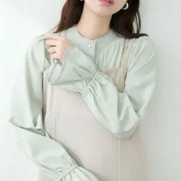 내추럴 꾸뛰르 배색 파이핑 턱 블라우스 민트 Free size