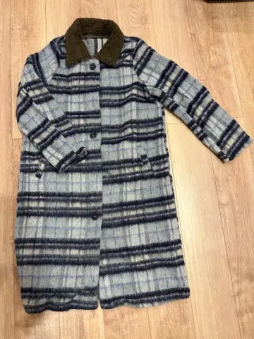 체크 무늬 롱 코트