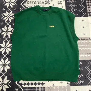 SIGN 로고 자수 그린 슬리브리스 베스트