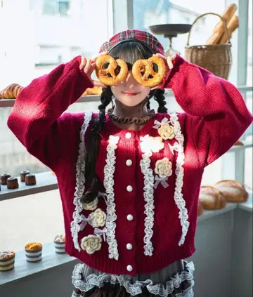 쿠틸과 레트로 레이스 플라워 가디건