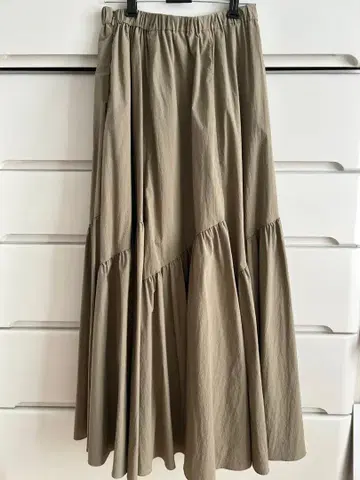 allureville 알아바일 바이어스 절개 개더 스커트