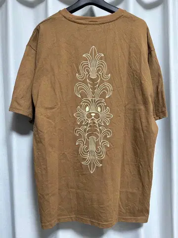 FR2 Embroidery 당근 토끼 티 브라운 XL