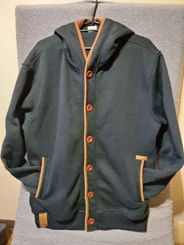 [노브랜드 사이즈 XL] 버튼 플리스 후드티 블랙 & 오렌지