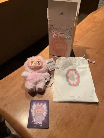 POP MART THE MONSTERS 핑크 봉제 인형