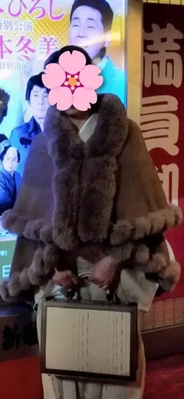 그레이 퍼 포함 판초