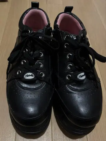 요스케 스니커즈