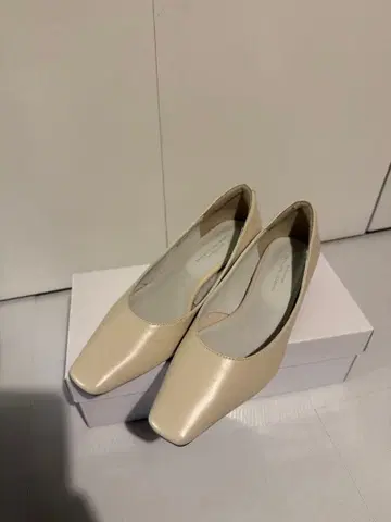 베이지 스퀘어토 펌프스 낮은 힐