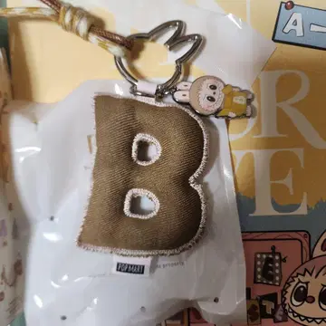 POP MART 러브브의 알파벳 B 스트랩