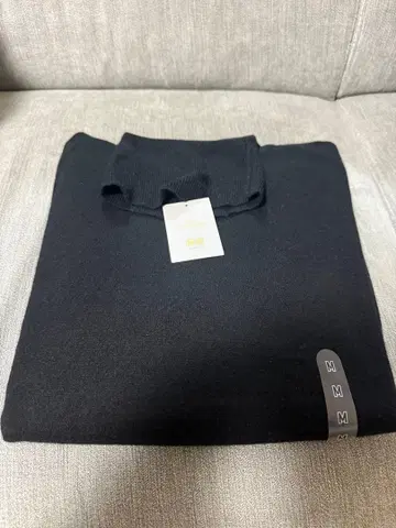 UNIQLO 캐시미어 터틀넥 스웨터