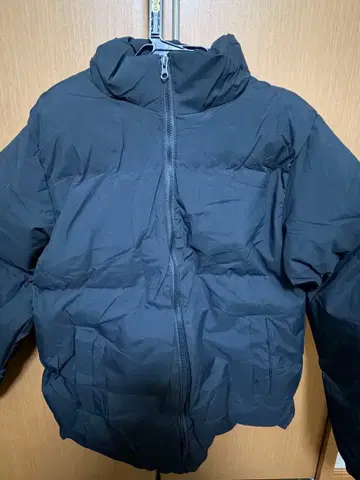 블랙 다운 자켓 후드 부착