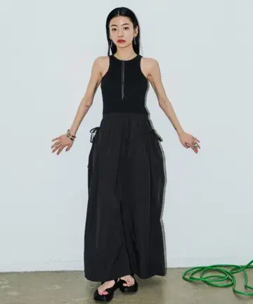 AIC. 에이아이씨 패드 부착 아메스리 나일론 원피스 블랙