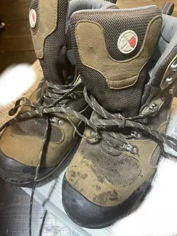 [ 새상품급 ] 캐러밴 등산화 27cm