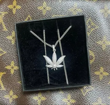 고급 리프 목걸이