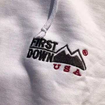 FIRST DOWN 화이트 후드티 익스플로레이션 기어