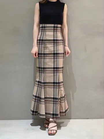 택 있음 SNIDEL 하이웨스트 타이트 헤무 플레어 스커트 체크 베이지