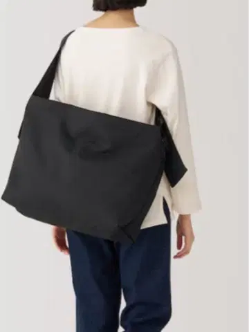 무인양품 블랙 태 벨트 숄더백