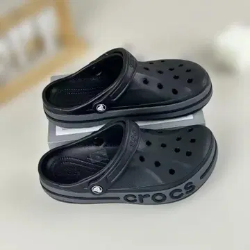 crocs 블랙 클로그 샌들