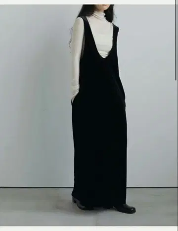 anuke Velour Uneck Onepiece