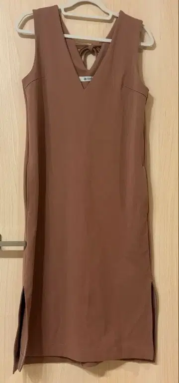 나노 유니버스 슬리브리스 원피스 맨투맨 소재 베이지 38